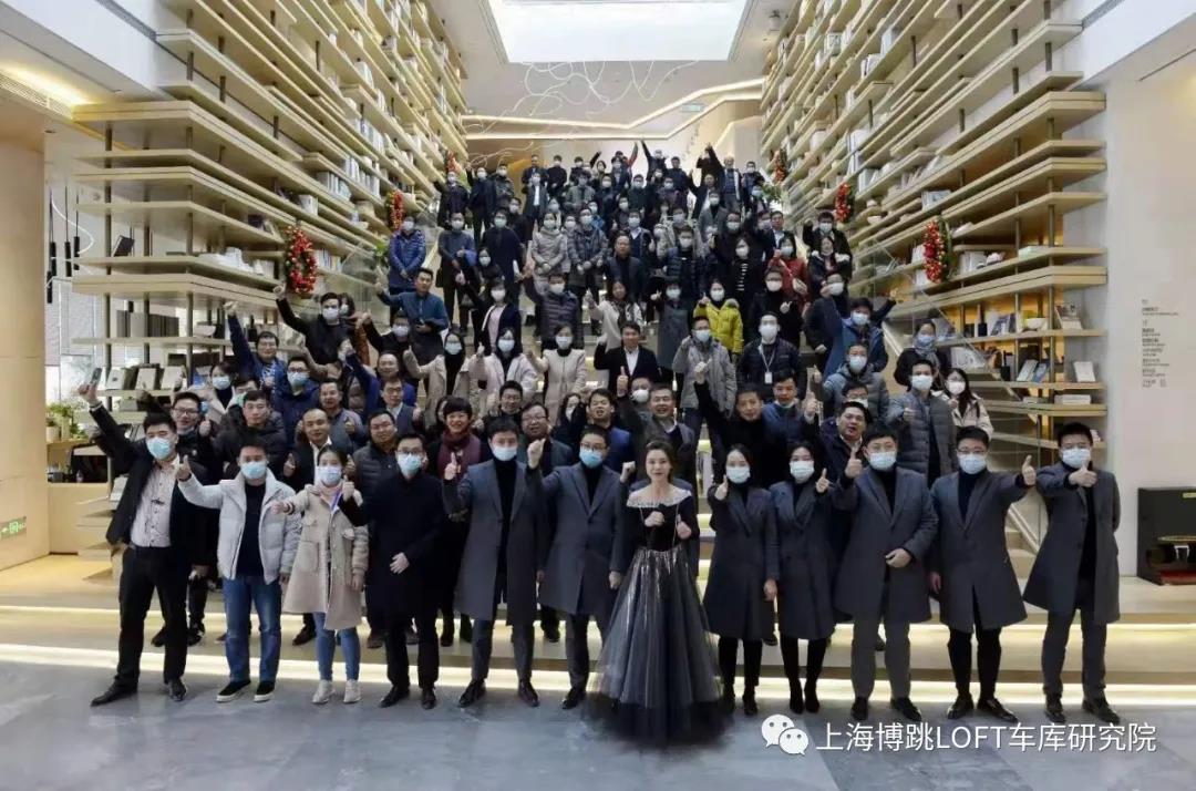 西安全国一百多人在华侨城汉口道6号参观研讨LOFT专利车库技术！